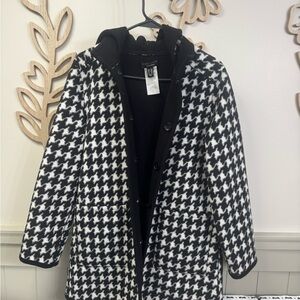Susan Graver Black and White Houndstooth Reversible Hooded Full Button Coat. XS